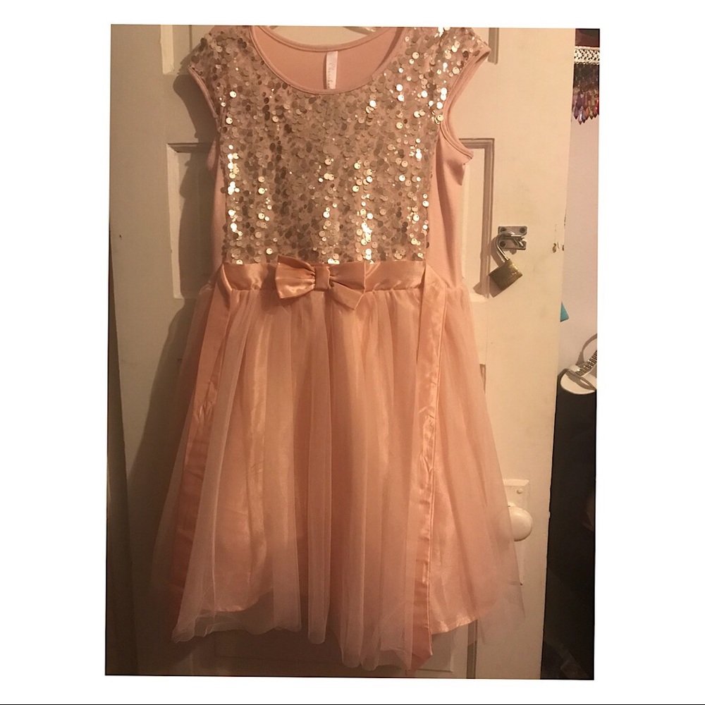 Beautiful dress - Picture 4 of 4